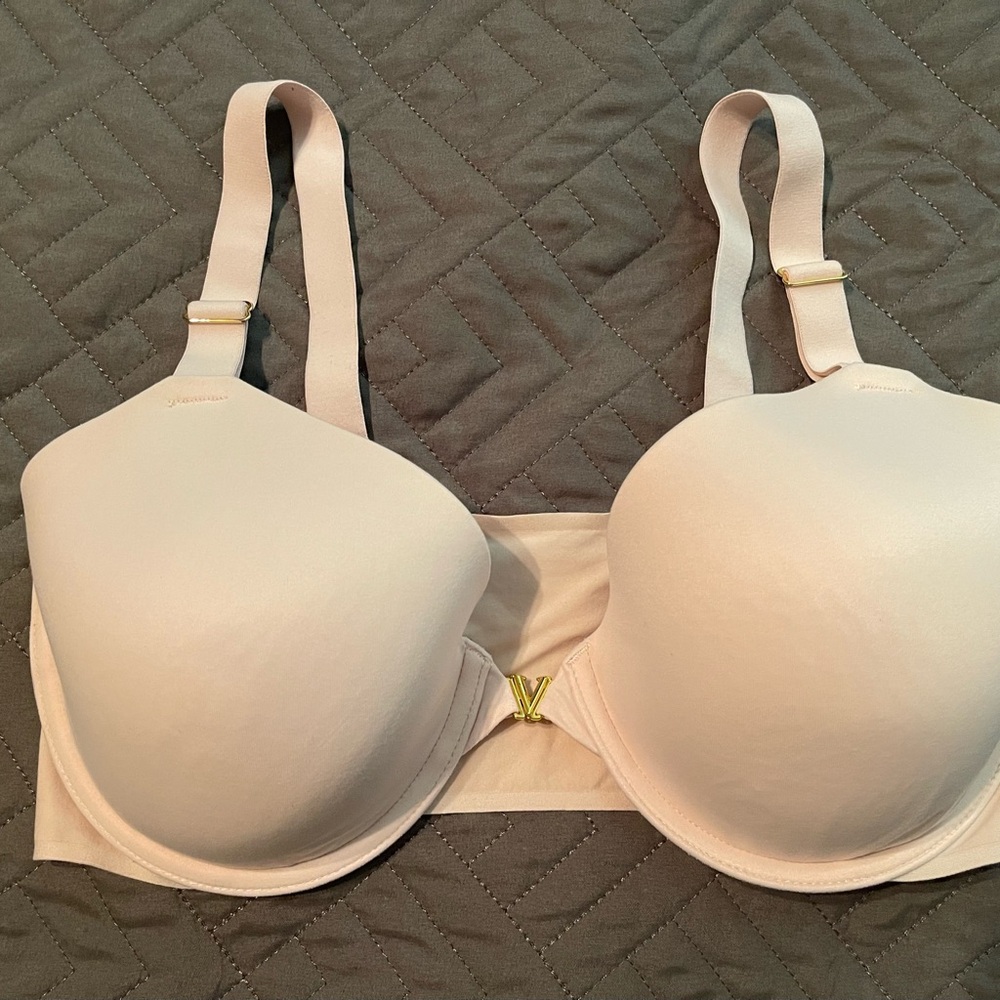 Victoria's Secret Cream T-Shirt Bra with Smooth Molded Cups
